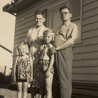 Resource: Historic Photographs of Families