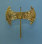 Small_golden_double_head_minoan_axe_archmus_Heraklion